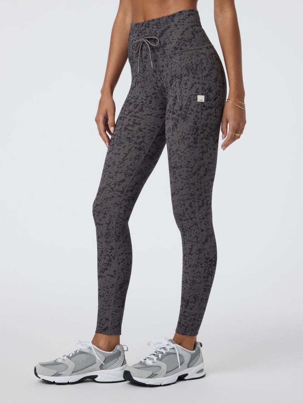 Vuori Gray Charcoal Marbled Daily Leggings - size small